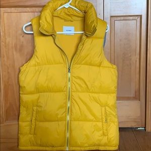 Warm puffy vest in fun color